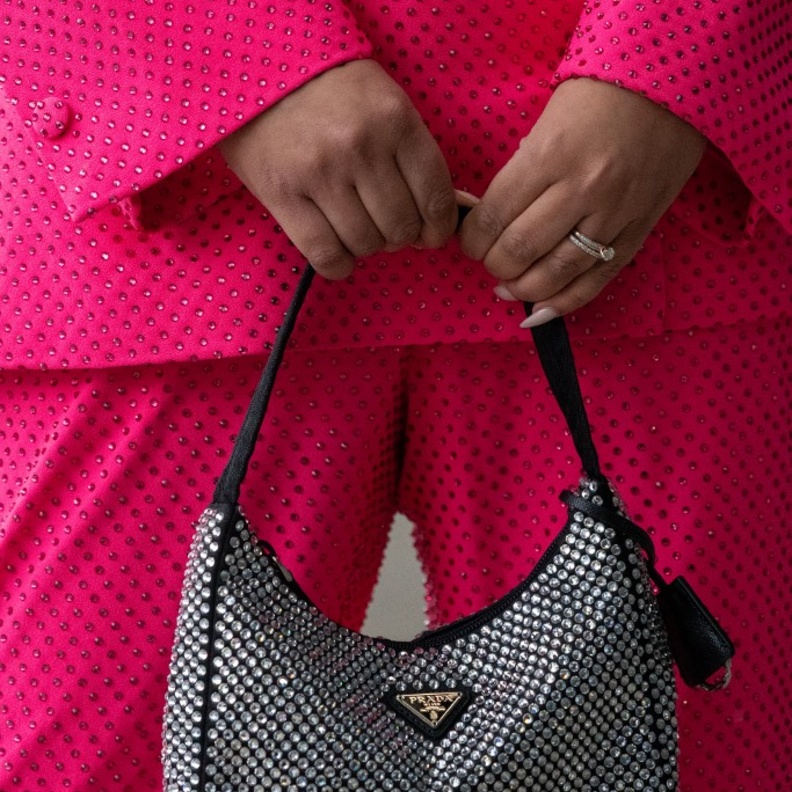 العلامات الأبرز التي باعها الجيل زد تشمل علامة Prada