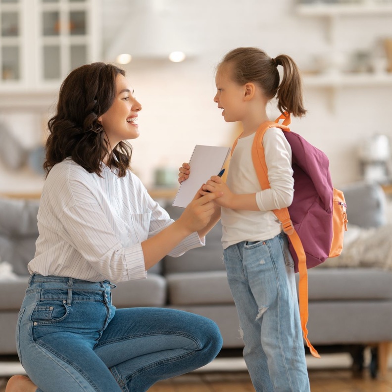 العودة إلى المدارس  تحديات تواجه الأمهات عند الاستعداد للموسم الدراسي