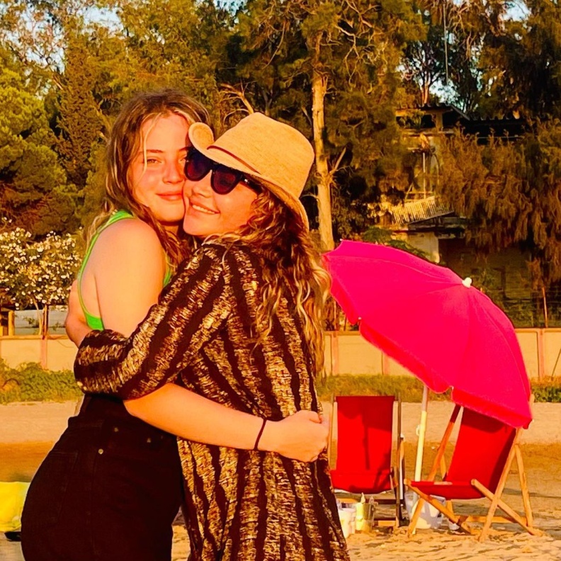 الفنانة سلافة معمار مع ابنتها دهب