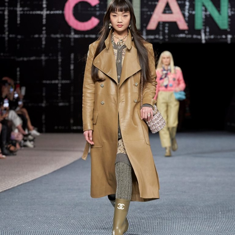 المعطف الأنيق أساسي لمولودة برج العذراء