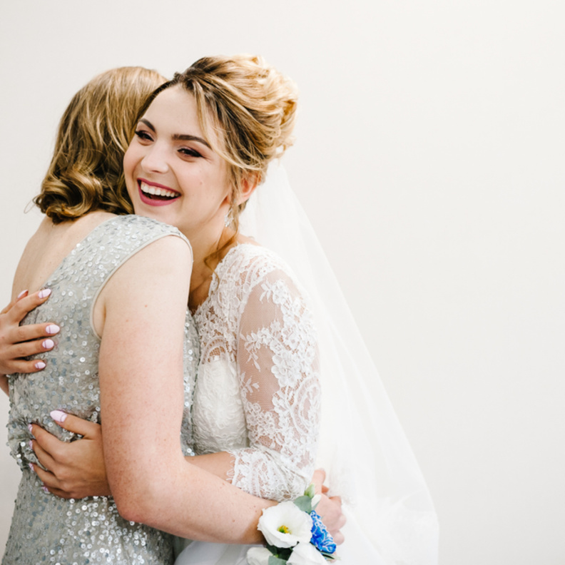 اهداء التهاني لأم العروس من المشاعر 