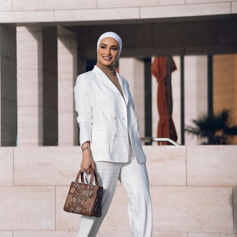 بدلات راقية للصبايا المحجبات من وحي دلال الدوب 