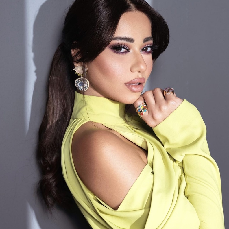 تسريحات شعر سهلة وسريعة من ربطة ذيل الحصان بأسلوب تسريحات شعر رحمة رياض - الصورة من حسابها على انستغرام