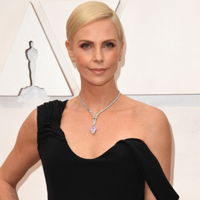 تشارليز ثيرون خلال حفل توزيع جوائز الأوسكار الـ 92 في مسرح دولبي في هوليوود