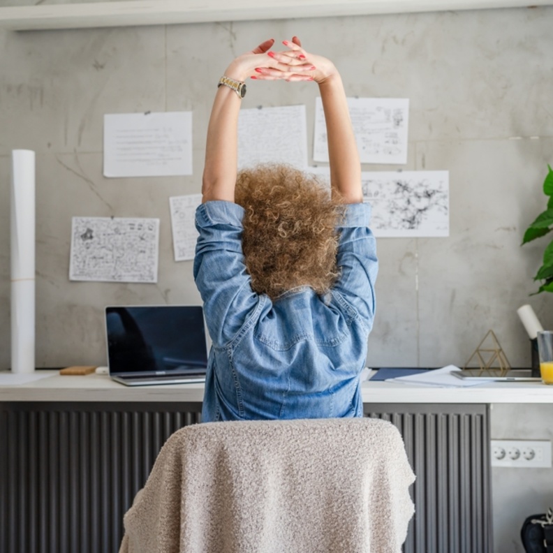 5 تمارين رياضية مهمة لمكافحة أضرار الجلوس لفترات طويلة