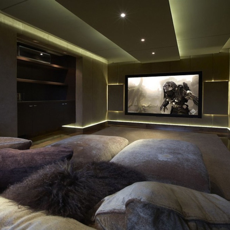 خطوات وديكورات بسيطة لتحويل غرفة منزل إلى صالة سينما