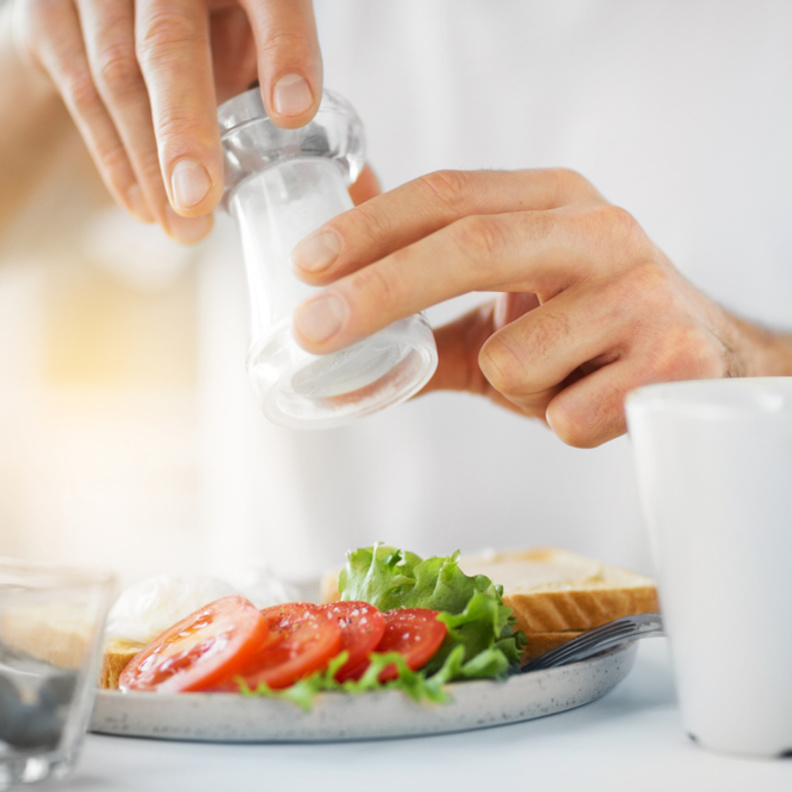  أثر تقليل تناول الملح على صحتنا.. وأضراره