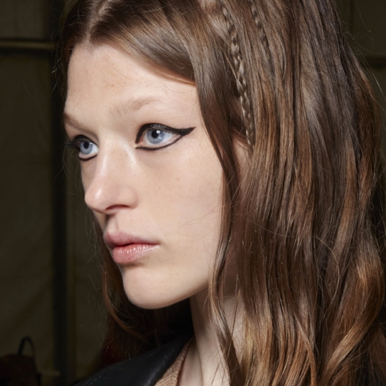 تسريحة الشعر الويفي مع الضفائر