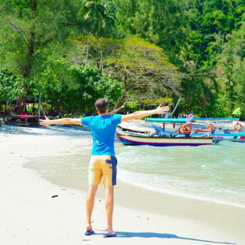 زيارة شاطئ القرود Monkey Beach