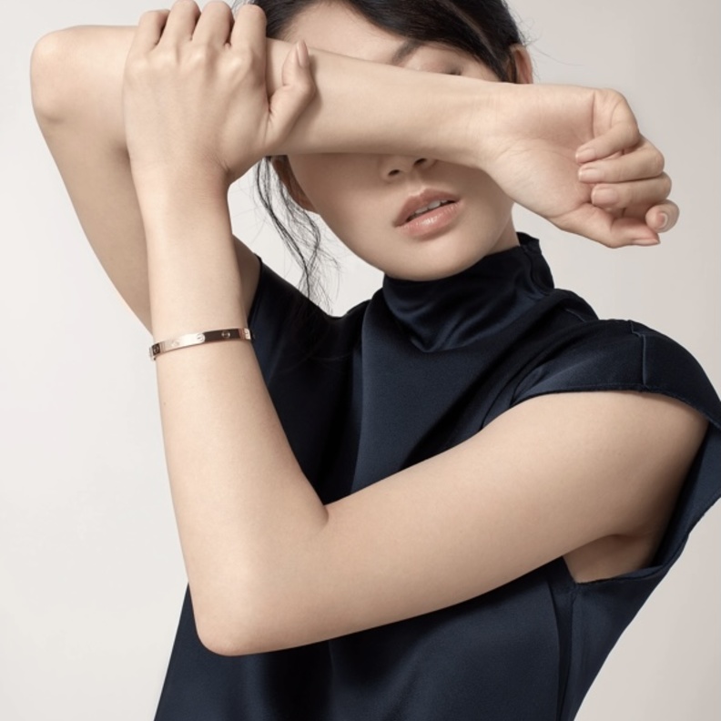 سوار من الذهب مناسب لموعدك الغرامي