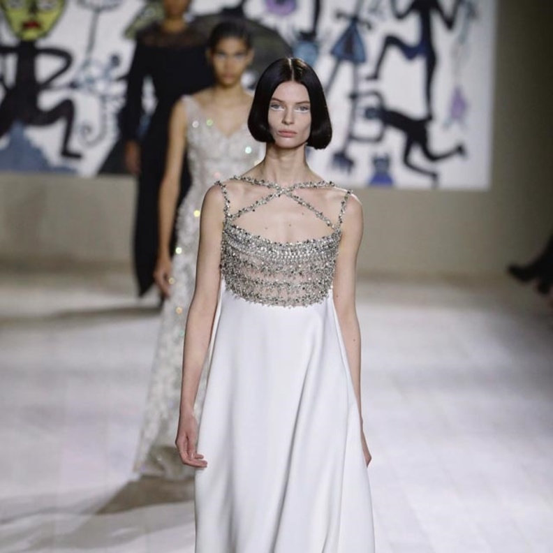 فساتين خطوبة باللون الابيض@dior