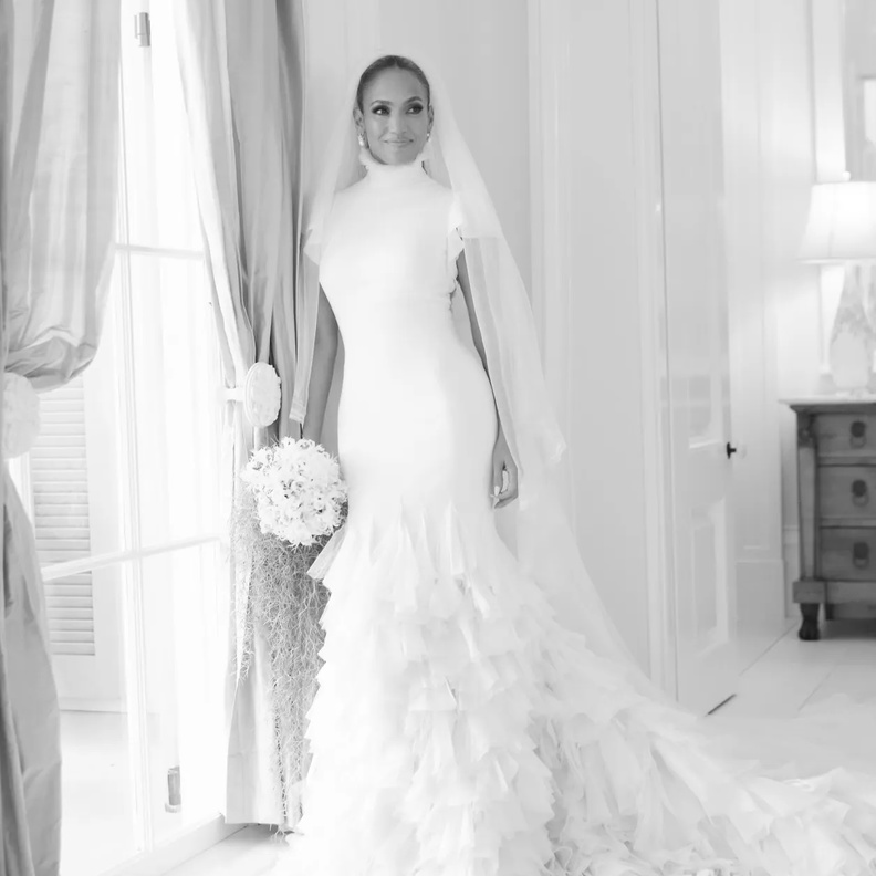 فستان زفاف جينيفر لوبيز انستقرام@ralphlauren