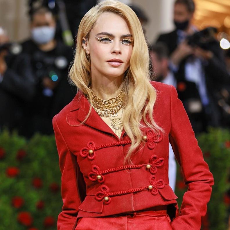 كارا ديليفين خلال حفل Met Gala لعام 2022 احتفالاً بـ In America An Anthology of Fashion