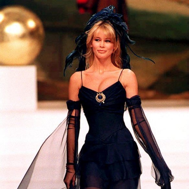 الفستان الأسود من قطعة مخصصة للحزن لأحد أبرز صيحات الموضة 