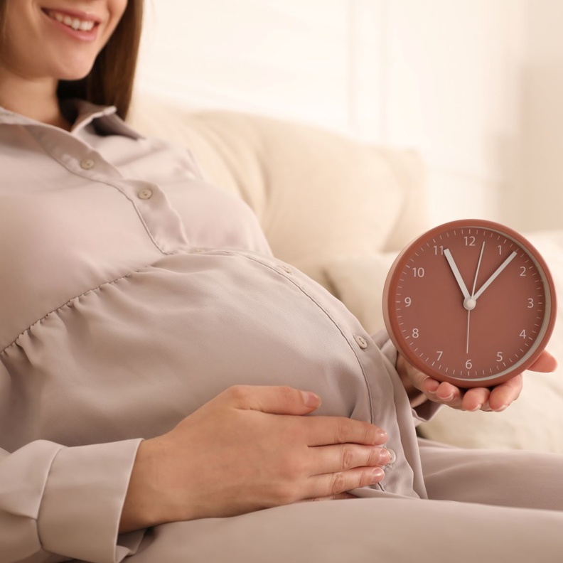 كيف تستعد الأم للولادة الطبيعية وما هي التحديات التي تواجهها خلالها