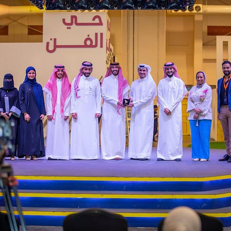 بالفيديو: مشروعات إعلامية وتجارب استثنائية يستعرضها فريق مركز التواصل الحكومي على مسرح مدينة شباب 2030 في البحرين