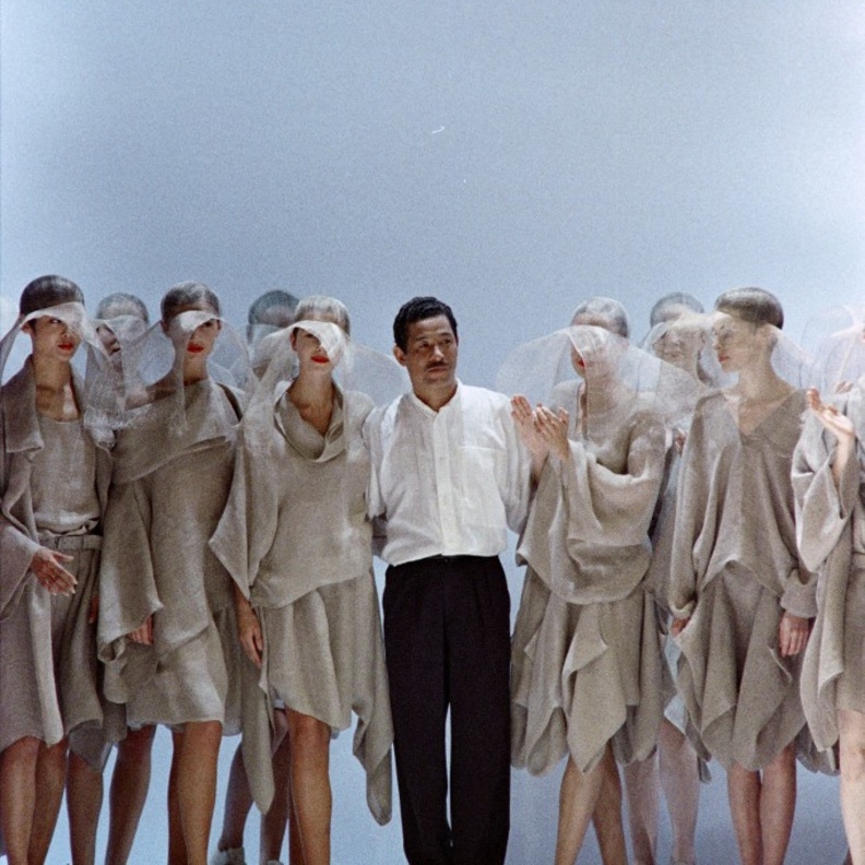  Issey Miyake يرحل عن عمر 84 عاماً