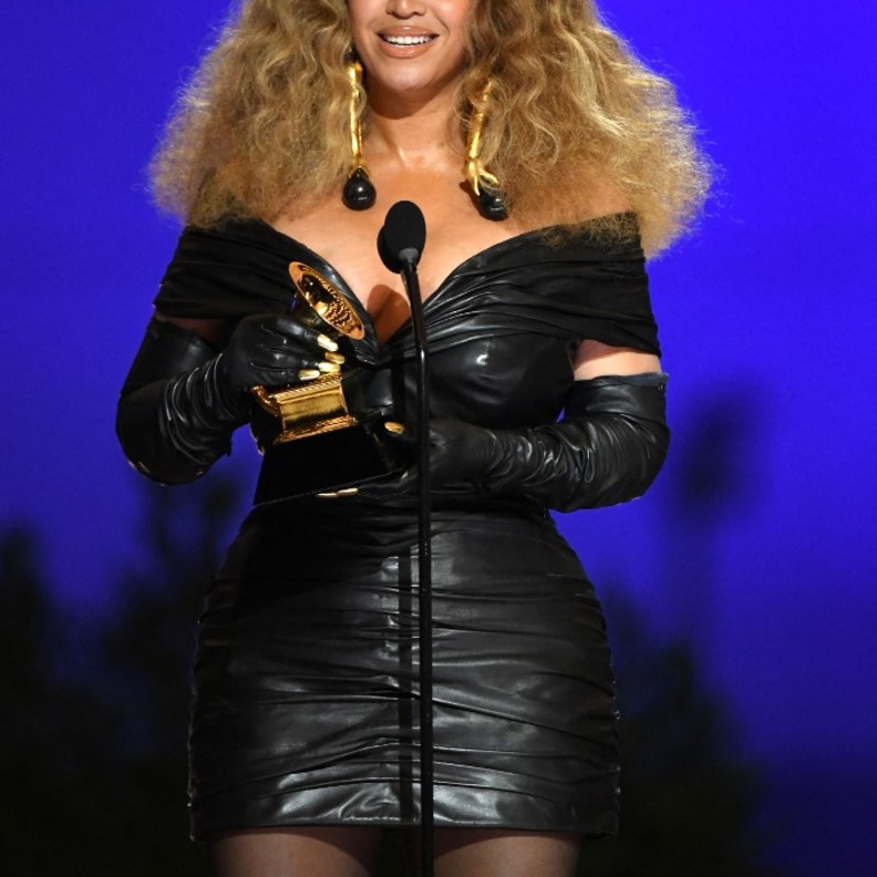 من بيونسيه إلى زيندايا... برج العذراء يميل إلى الكمال وهذا ما يميّز إطلالات النجمات على السجادة الحمراء