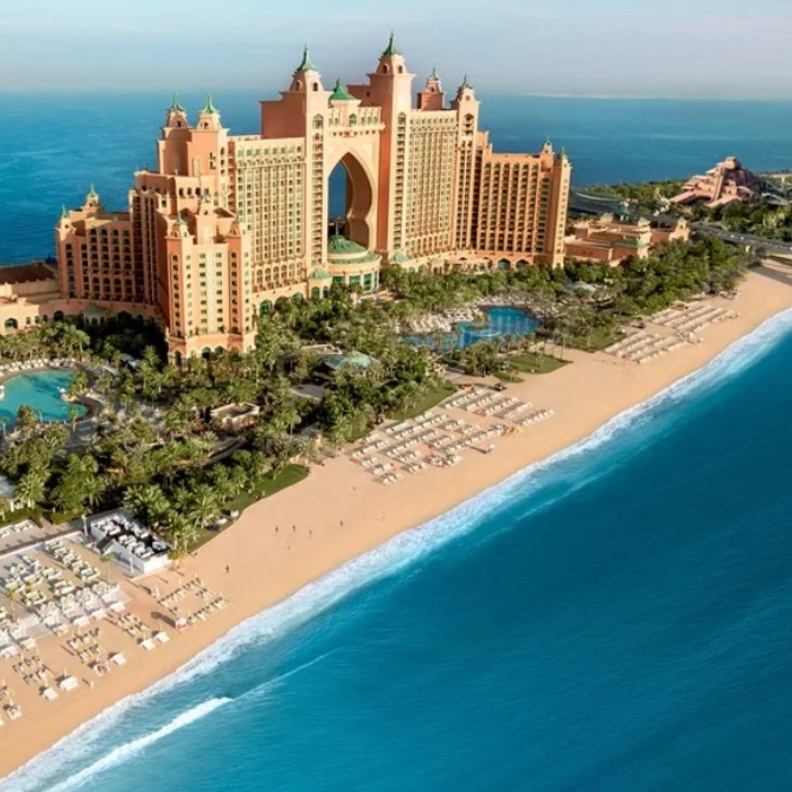 وايت بيتش في أتلانتس النخلة.