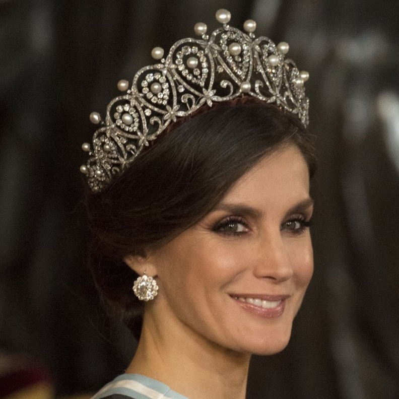 الملكة ليتيزيا بتاج The Cartier Loop Tiara من أكبر تيجان العائلة المالكة الإسبانية