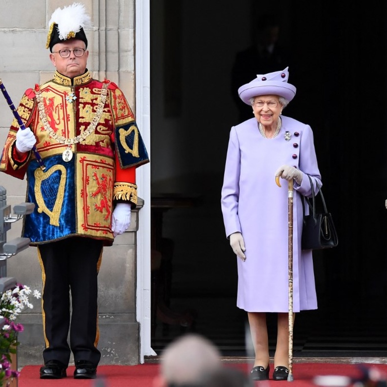 من هم أفراد العائلة المالكة البريطانية الذين لا يمتلكون حراس طوال الوقت؟