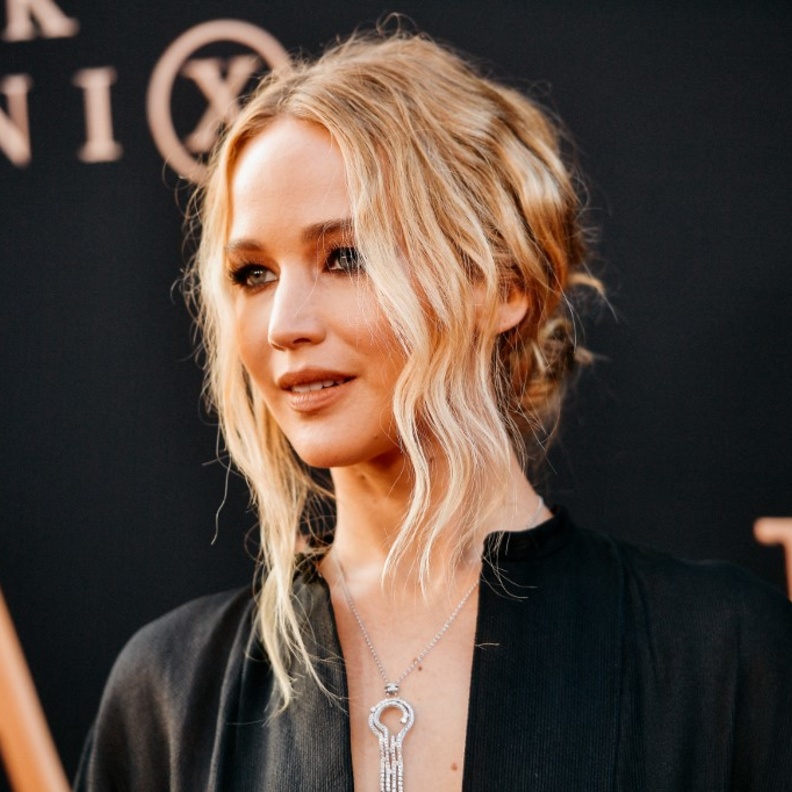 أفكار تسريحات شعر راقية للشابات بأسلوب جينيفر لورانس بمناسبة عيد ميلادها