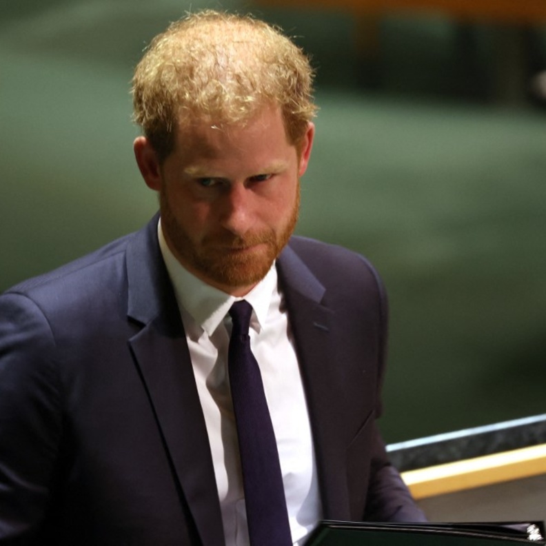 هاري يشعر بأنه خسر والده الأمير تشارلز