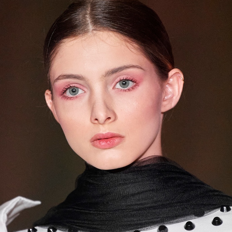 أحدث إصدارات مستحضرات التجميل لهدية مميزة في يوم المرأة الإماراتية - الصورة من عروض Yanina