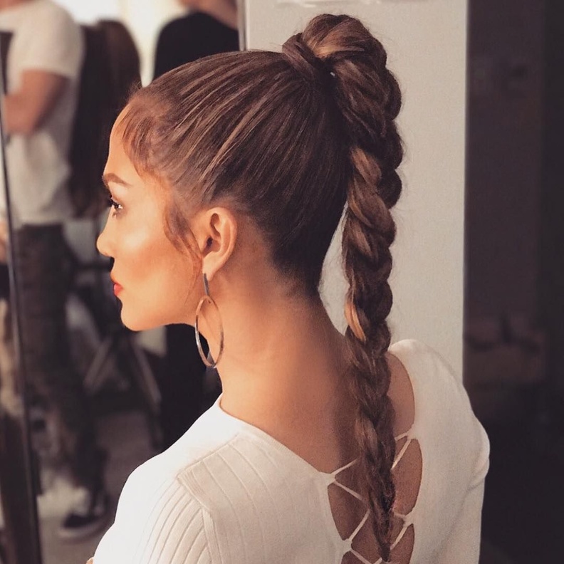 5 تسريحات شعر تجعل إطلالتك جريئة بعمر الـ50 استوحيها بالخطوات من جينيفر لوبيز