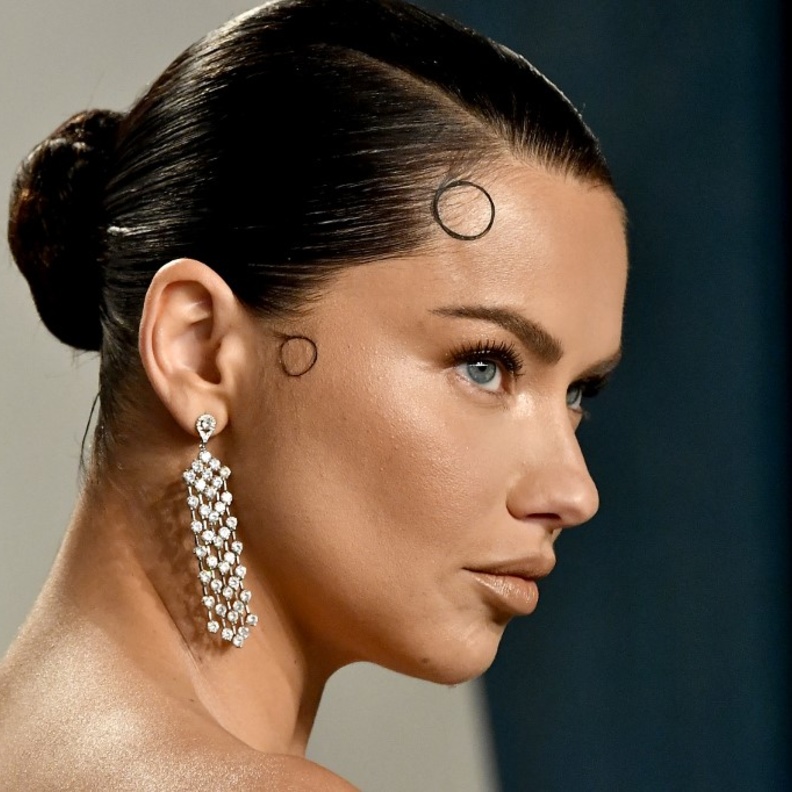 تسريحات شعر عصرية مرفوعة مع الكعكة