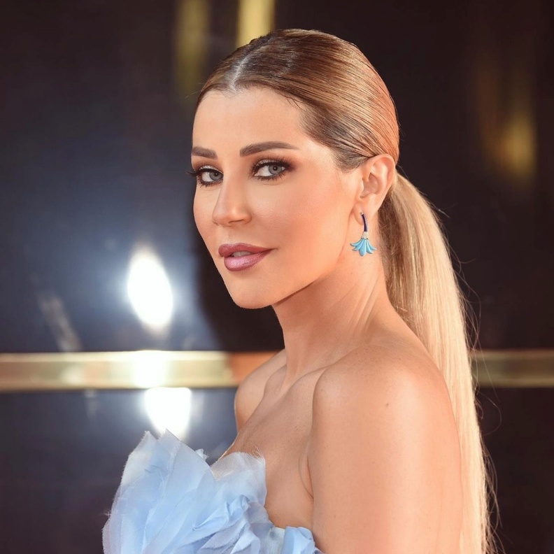 صورة من حساب كارلا حداد على انستغرام واشكال تسريحة ذيل الحصان