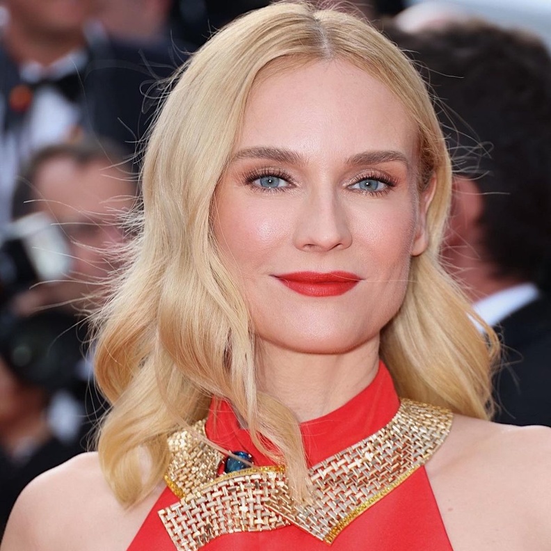 قصات شعر  Long Wavy Bob من اطلالة Diane Kruger- الصورة من صفحة خبير المكياج Hung Vanngo