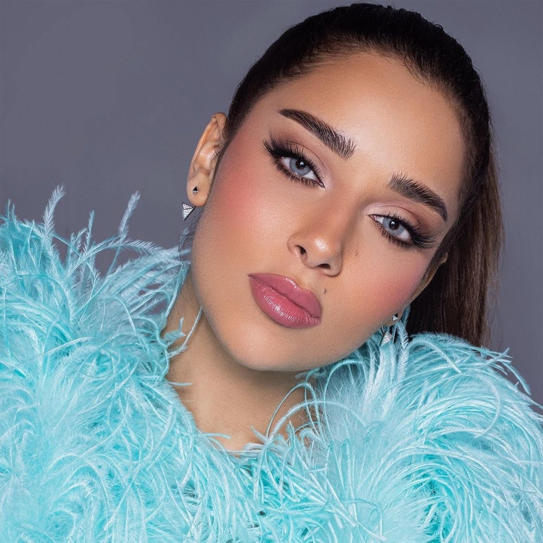 أفكار مكياج راقي للمناسبات الفخمة من وحي إطلالات بلقيس فتحي