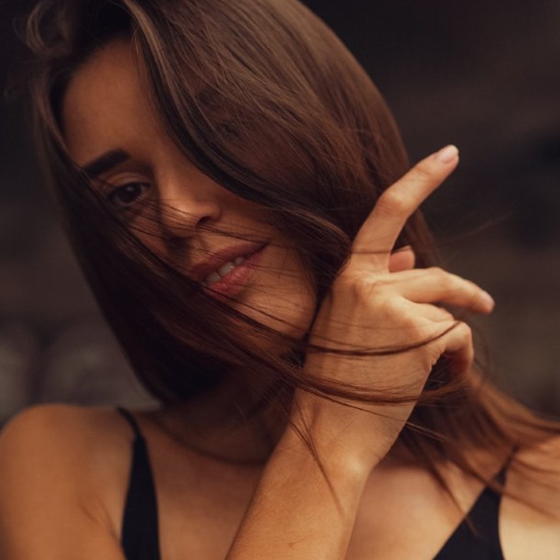  أفضل ماسكات طبيعية لعلاج الشعر الجاف وترطيبه