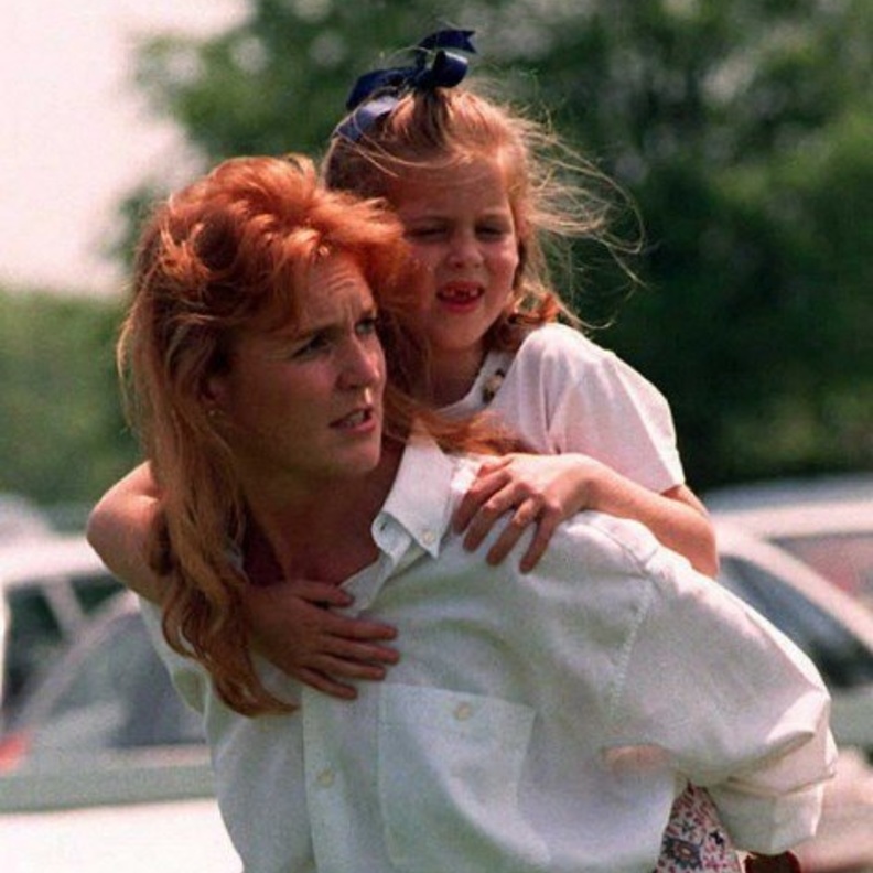 الأميرة بياتريس ووالدتها سارة فيرغسون 