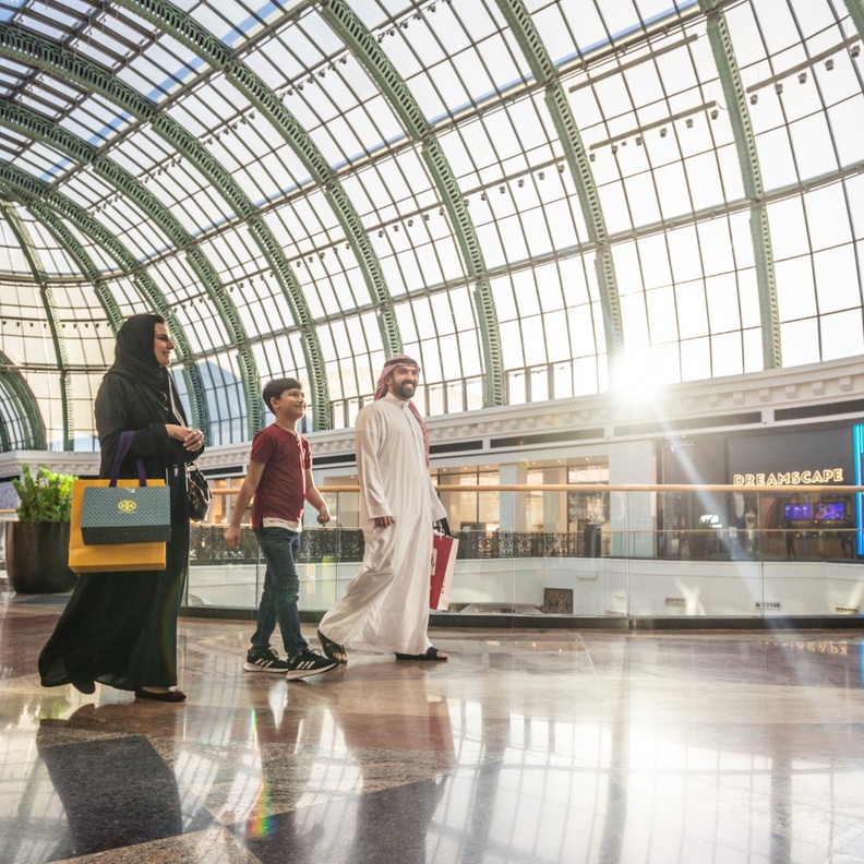 مفاجآت صيف دبي تتواصل.. عروض ترفيهية حية وتجارب ممتعة للكبار والصغار