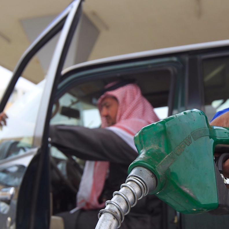 السعودية ترفض إلغاء الحد الأقصى لأسعار البنزين