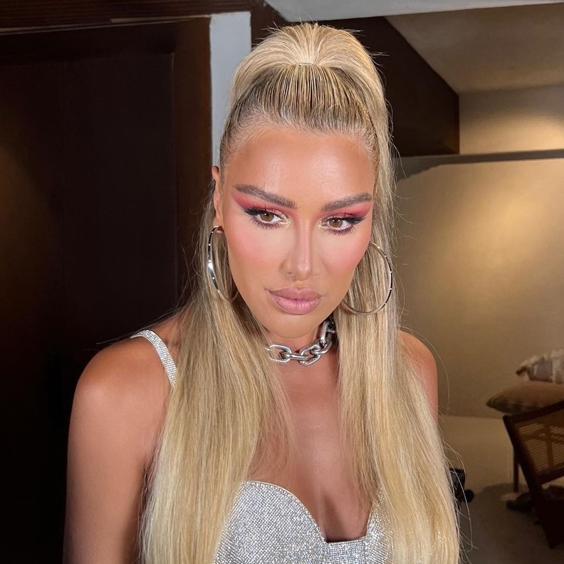 مايا دياب اطلت هذا الاسبوع بالمكياج الوردي