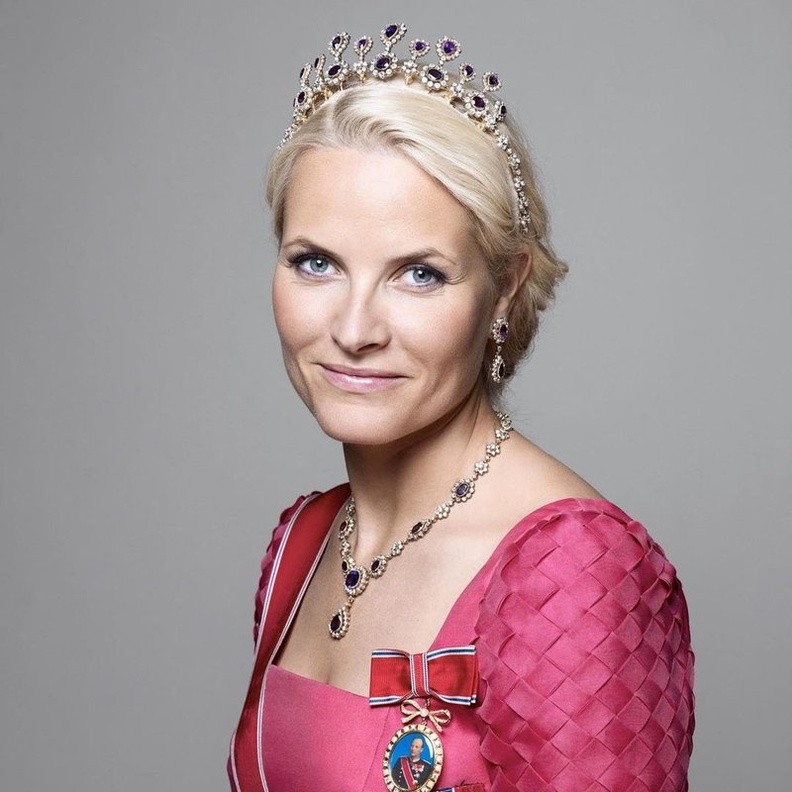 طقم الألماس والجمشت The Amethyst Suite للأميرة ميت ماريت