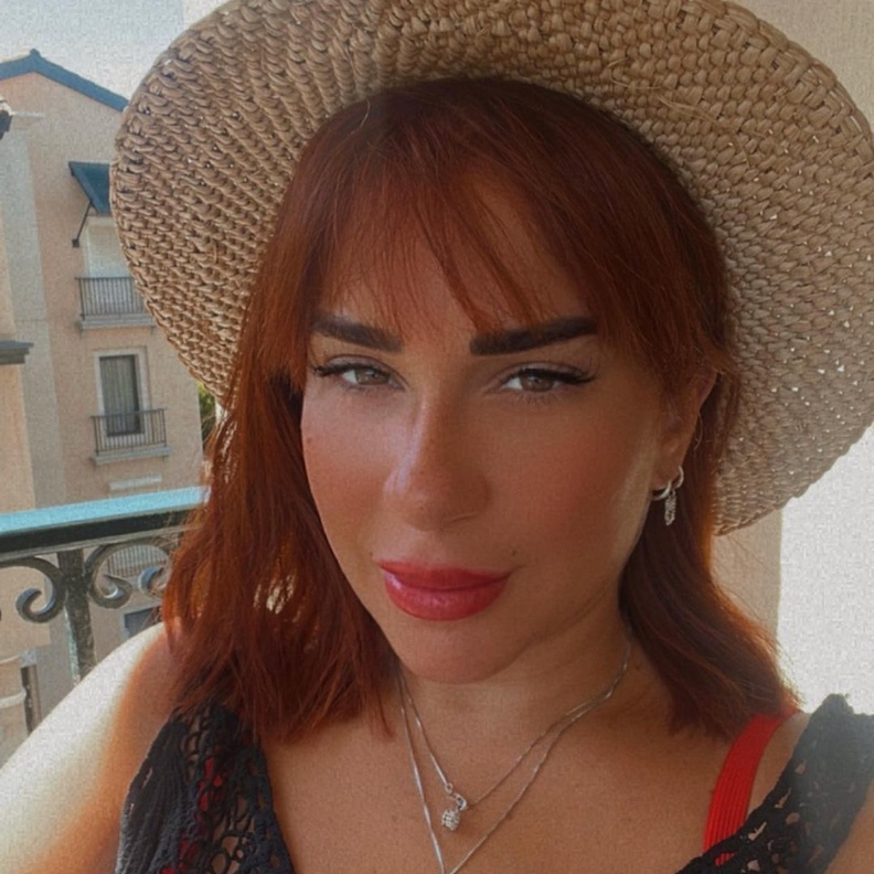 أسما شريف منير بـ نيو لوك الشعر الأحمر..إليك أهم النصائح لإعتماد هذا اللون