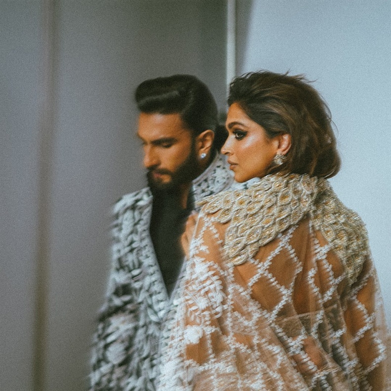 ديبيكا بادوكون ورانفير سينغ يشاركان في عرض أزياء جديد