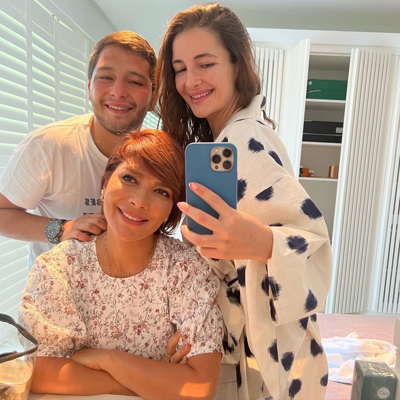 أصالة مع أبنائها خالد وشام الذهبي