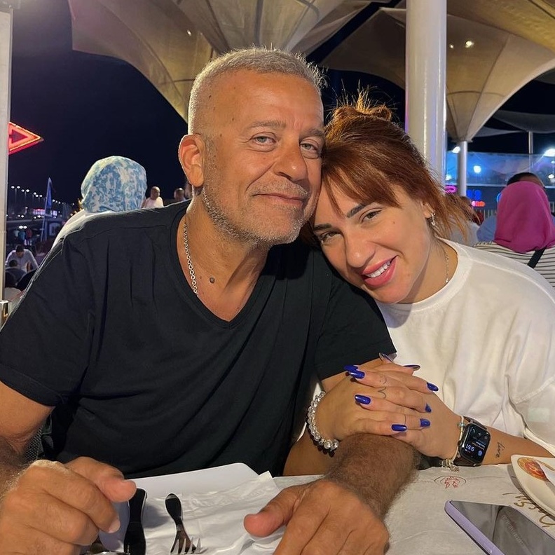 مشاهير انتهت خلافاتهم العائلية مع ابنائهم بالصلح والود 