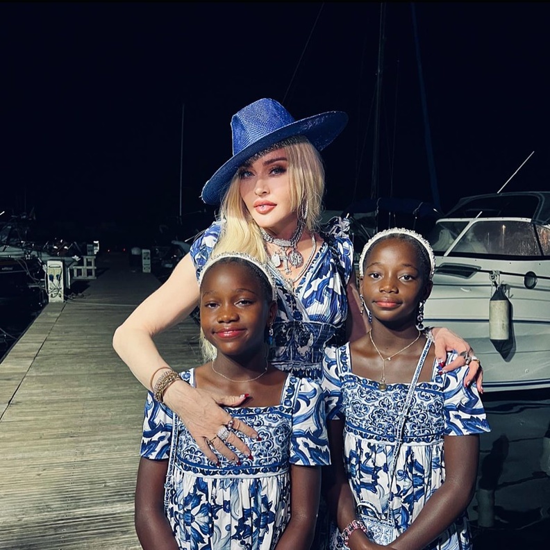 مادونا وتوأمها