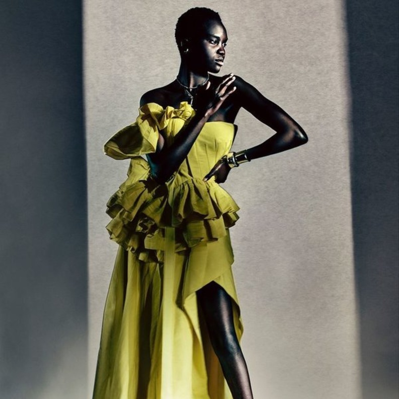 إطلاق حملة Alexander McQueen للأزياء النسائية لموسم خريف وشتاء 2022