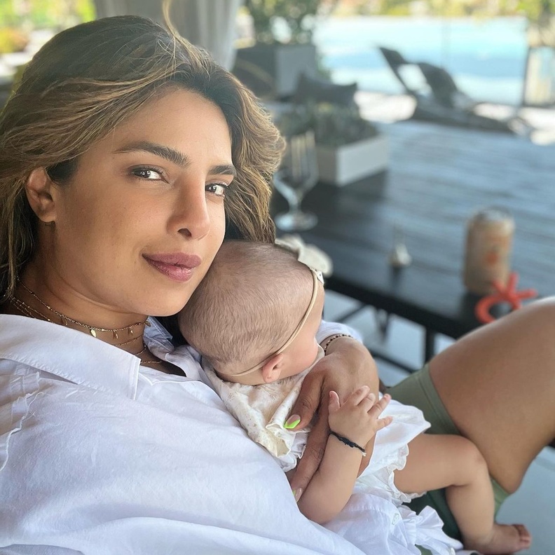 بريانكا تشوبرا بصحبة طفلتها