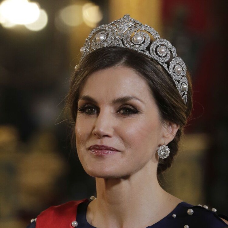 تاج Cartier Pearl and Diamond Tiara من إبداعات كارتييه