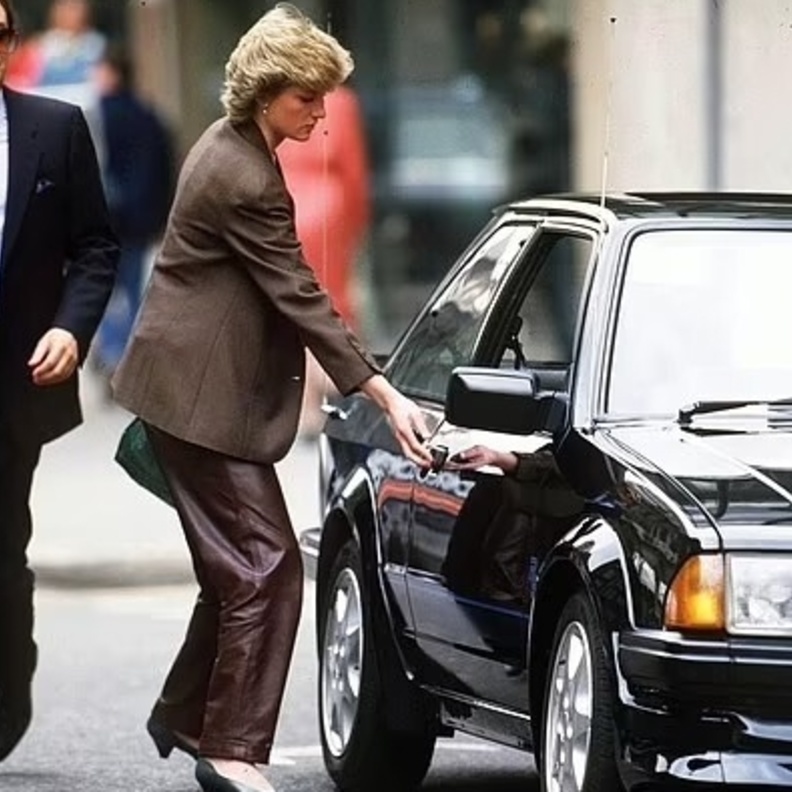 بيع سيارة الأميرة ديانا الفورد في مزاد علني بأكثر من 650 ألف جنيه إسترليني