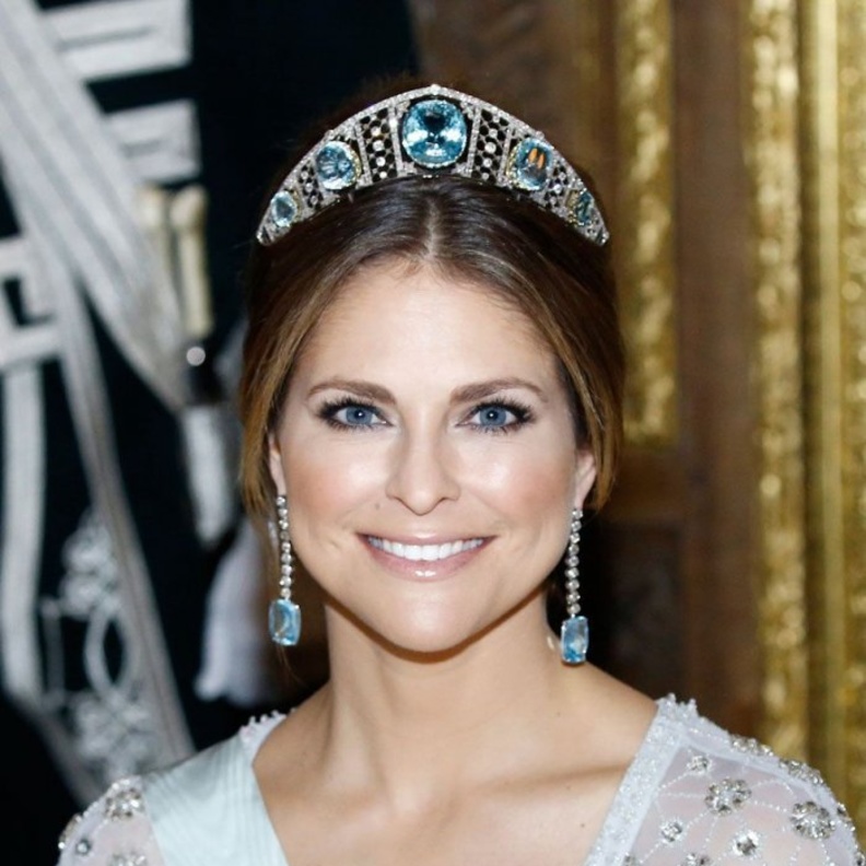تاج Swedish Aquamarine Kokoshnik tiara المرصع بحجر الزبرجد الساحر للأميرة مادلين