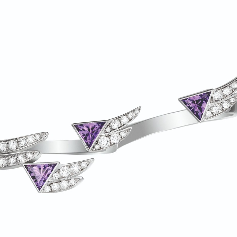 دار المجوهرات أكيليس تحلّق بعيدًا مع مجموعة Spread Your Wings الجديدة التي تتغنّى بالحرية 